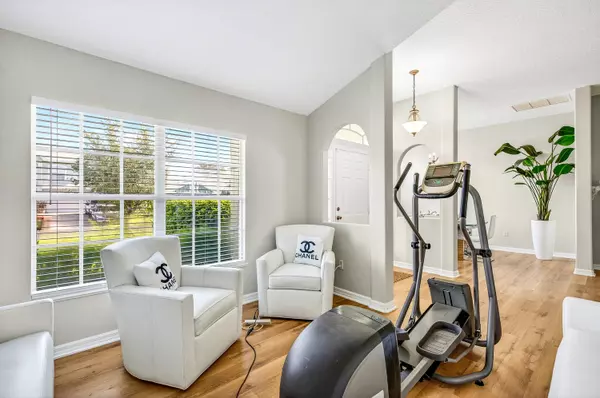 Vero Beach, FL 32968,520 N SW Valencia CIR