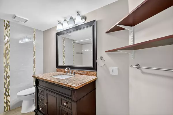 Boynton Beach, FL 33437,5040 Rose Hill DR 206