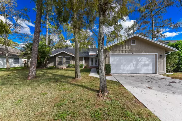 916 Daffodil DR, Wellington, FL 33414