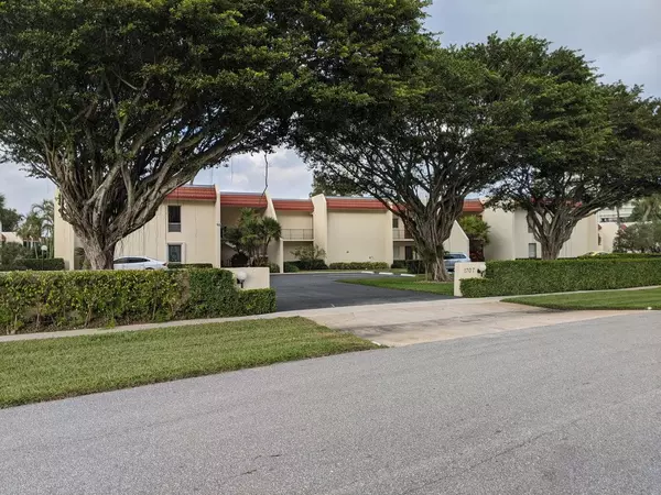 1707 Consulate PL 202, West Palm Beach, FL 33401