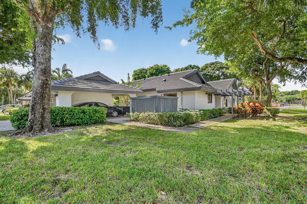 10101 Ashwood PL, Boynton Beach, FL 33437