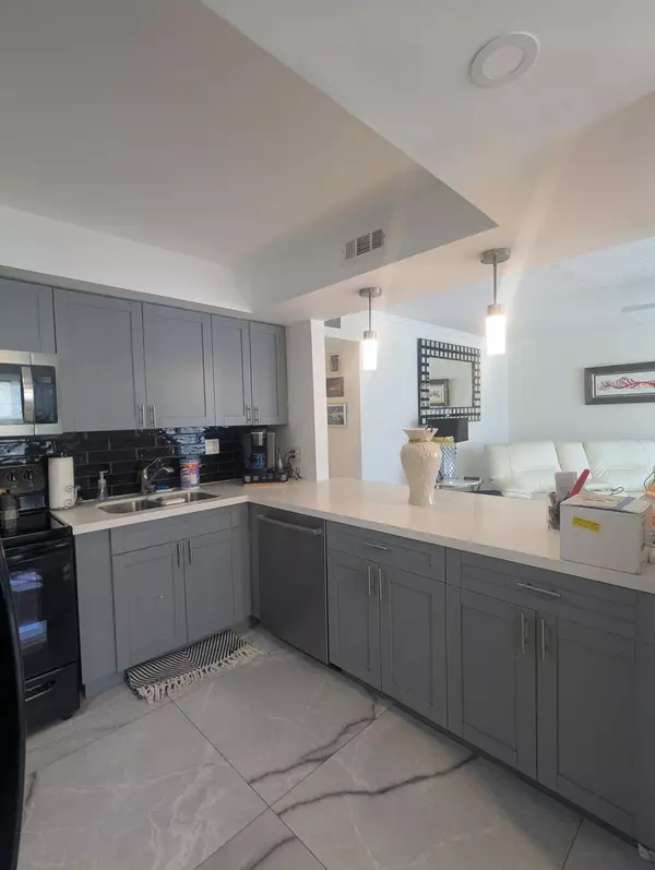 West Palm Beach, FL 33417,202 Wellington M