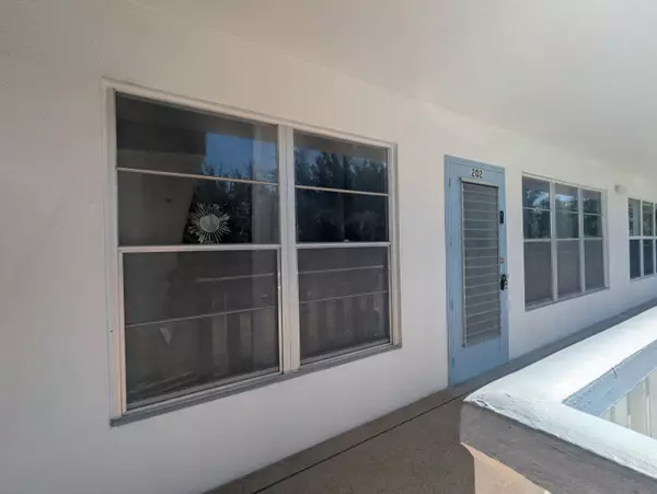 West Palm Beach, FL 33417,202 Wellington M