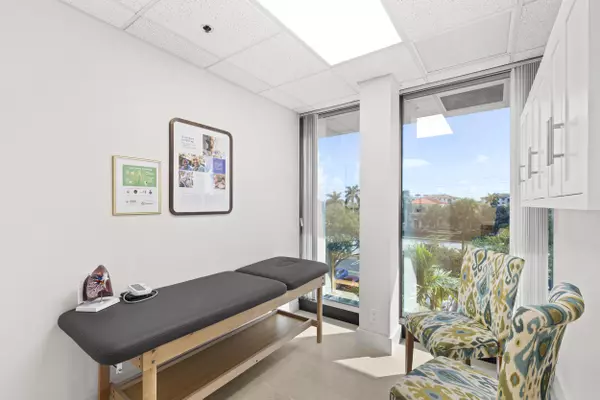 Boynton Beach, FL 33426,1301 N Congress AVE 310-A