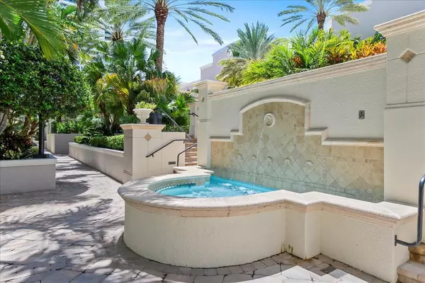 West Palm Beach, FL 33401,600 S Dixie HWY 555