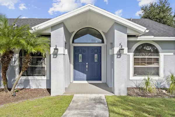 Port Saint Lucie, FL 34983,471 SE Ron Rico TER