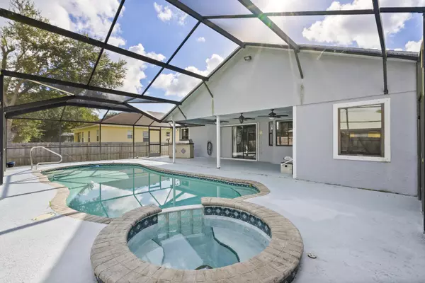 Port Saint Lucie, FL 34983,471 SE Ron Rico TER