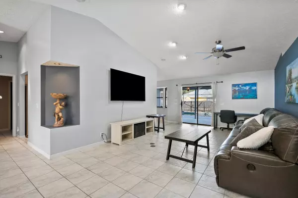 Port Saint Lucie, FL 34983,471 SE Ron Rico TER