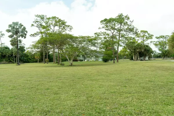 Loxahatchee Groves, FL 33470