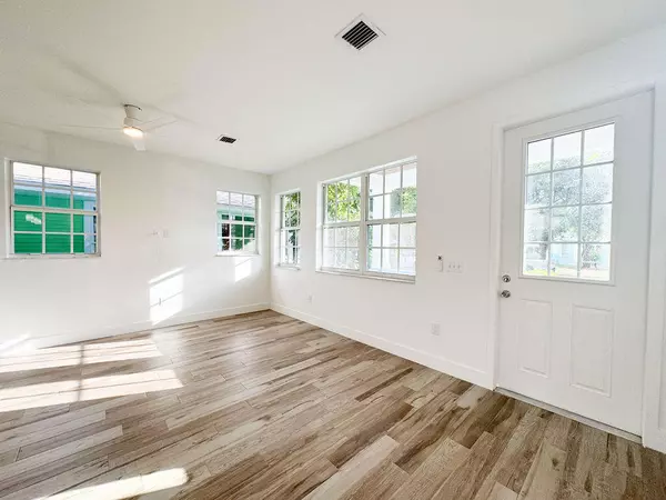 Lake Worth Beach, FL 33460,313 N M ST