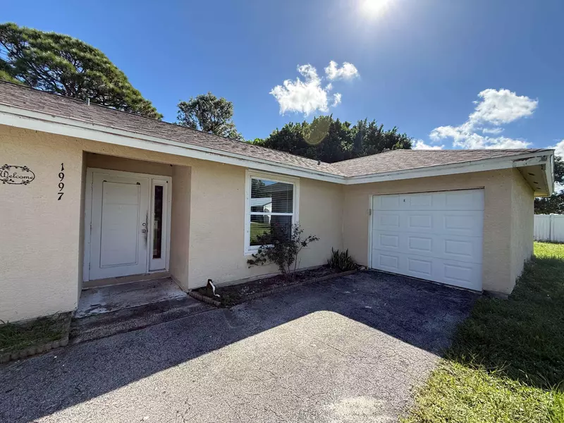 1997 SE Burgundy LN, Port Saint Lucie, FL 34952