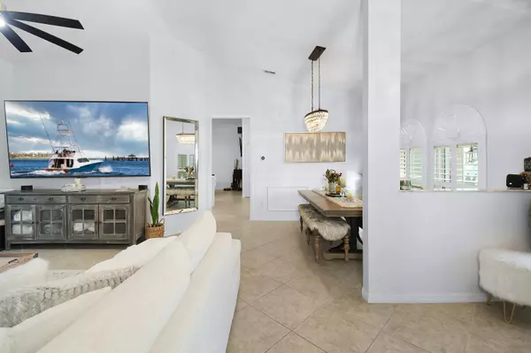 Port Saint Lucie, FL 34984,475 SE Nome DR