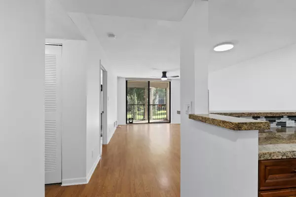 Delray Beach, FL 33484,5280 Las Verdes CIR 216