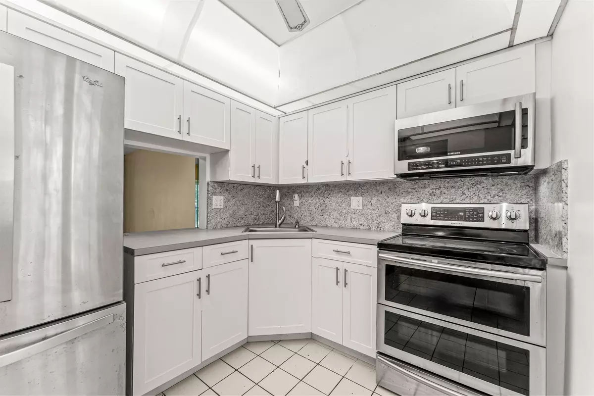 Tamarac, FL 33319,5980 NW 64th AVE 305