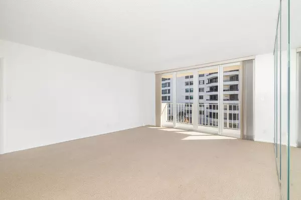 Juno Beach, FL 33408,630 Ocean DR 412