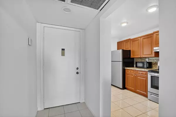 Boca Raton, FL 33432,11 Royal Palm WAY 304