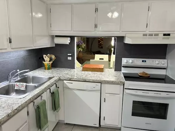 West Palm Beach, FL 33411,417 Lake Evelyn DR