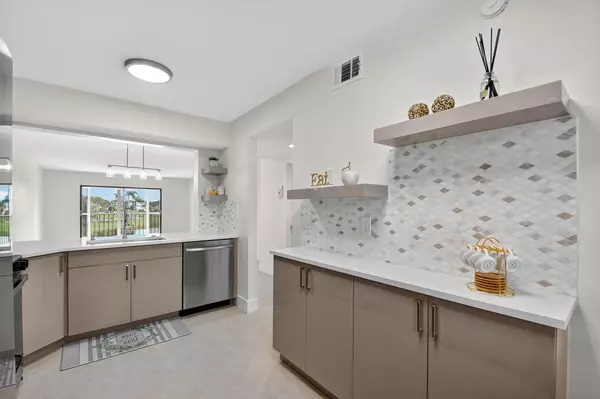 Delray Beach, FL 33446,7270 Ashford PL 208
