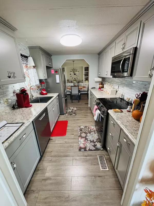 Port Saint Lucie, FL 34952,10 SE Iberian LN