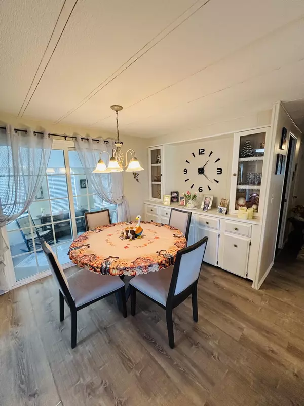 Port Saint Lucie, FL 34952,10 SE Iberian LN