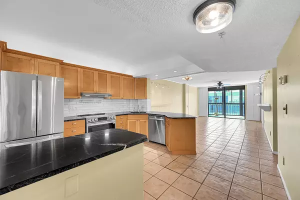 Lantana, FL 33462,896 N Federal HWY 431