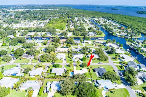 Vero Beach, FL 32962,463 SE 22nd ST