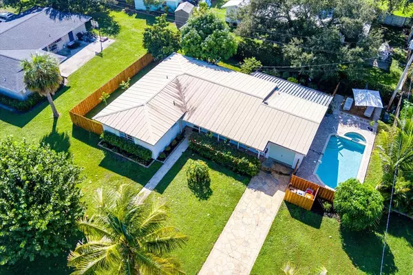 Vero Beach, FL 32962,463 SE 22nd ST