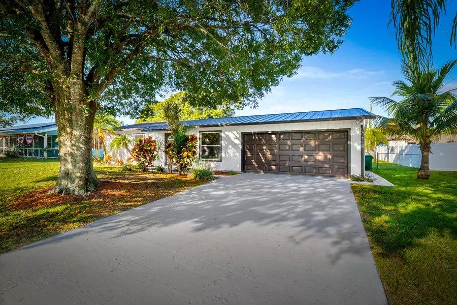 762 NE Lanfair ST, Port Saint Lucie, FL 34983