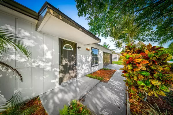 Port Saint Lucie, FL 34983,762 NE Lanfair ST