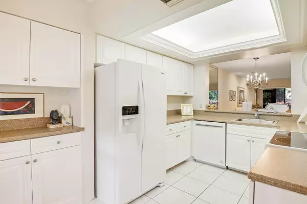 Delray Beach, FL 33484,5121 Oak Hill LN 416