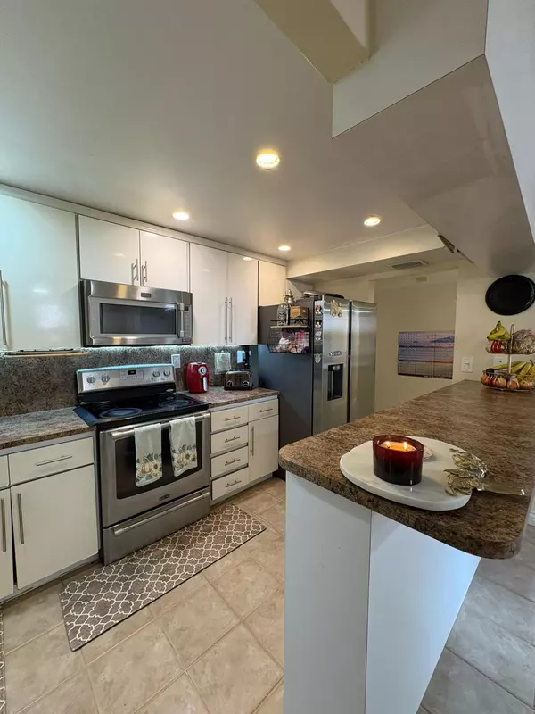 Aventura, FL 33180,20401 NE 30th AVE 116-8