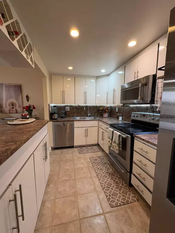 Aventura, FL 33180,20401 NE 30th AVE 116-8