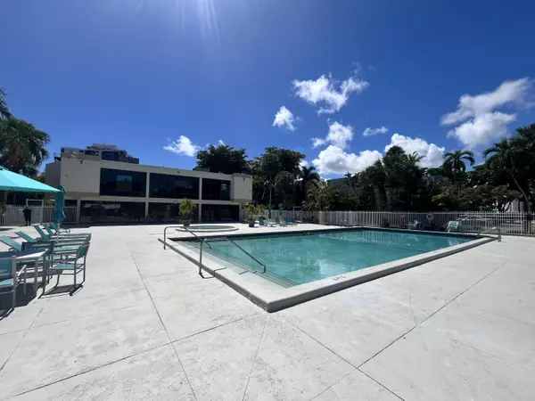 Aventura, FL 33180,20401 NE 30th AVE 116-8