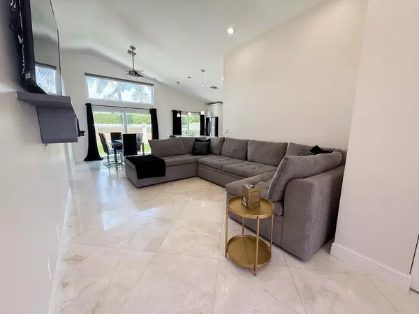 Boynton Beach, FL 33436,8265 Palm Gate DR