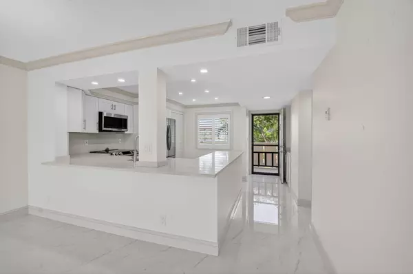 Delray Beach, FL 33446,14375 Strathmore LN 305