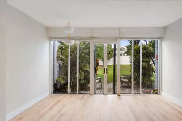 Lake Worth, FL 33467,4242 Deste CT 101