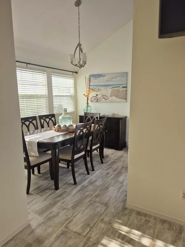 Vero Beach, FL 32966,1975 Westminster CIR 4