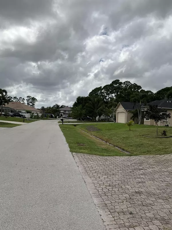 Port Saint Lucie, FL 34953,1371 SW Halford AVE