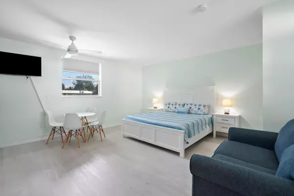 Fort Pierce, FL 34949,670 Hernando ST B