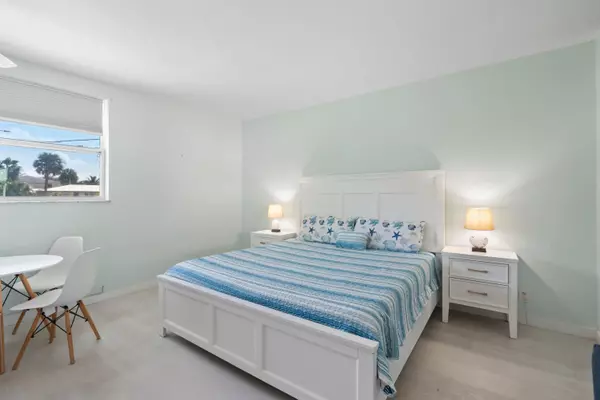 Fort Pierce, FL 34949,670 Hernando ST B