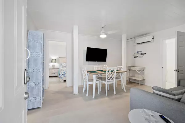 Fort Pierce, FL 34949,670 Hernando ST C