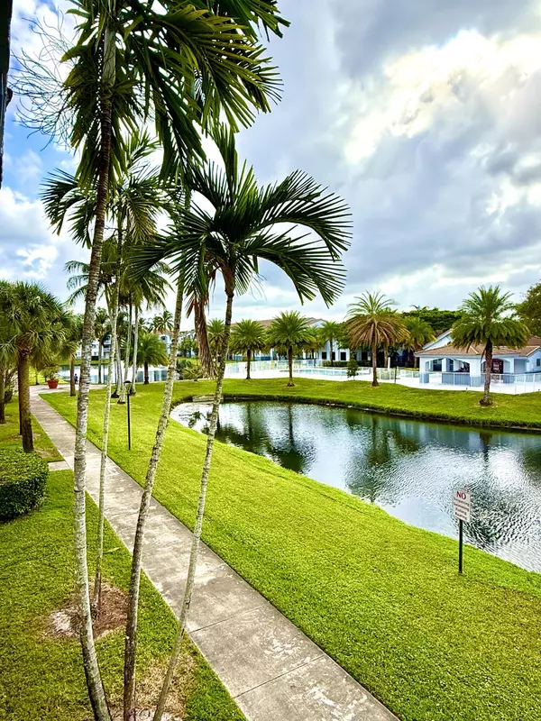 Davie, FL 33328,2600 S University DR 224