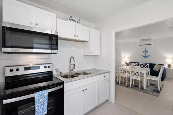 Fort Pierce, FL 34949,670 Hernando ST D