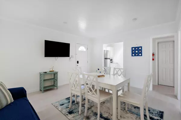 Fort Pierce, FL 34949,670 Hernando ST D