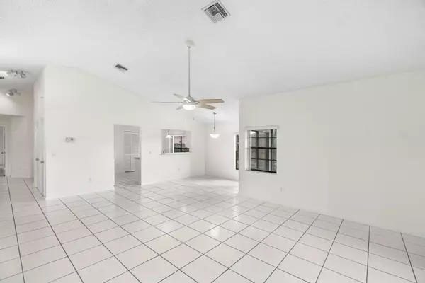 Lake Worth, FL 33467,8104 Covington CT