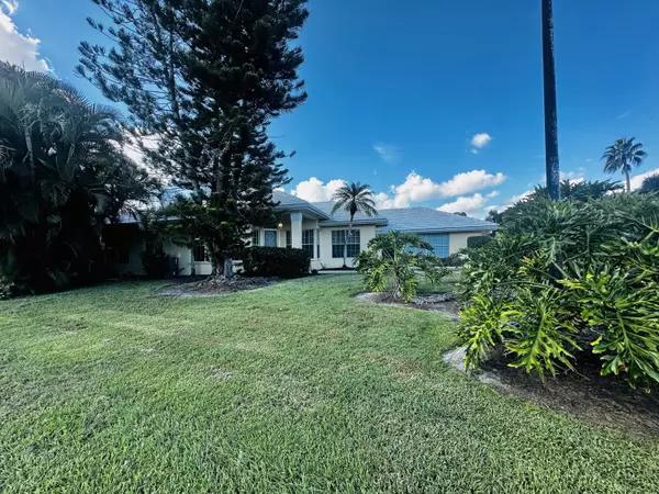 Port Saint Lucie, FL 34986,438 SW Fairway Vista