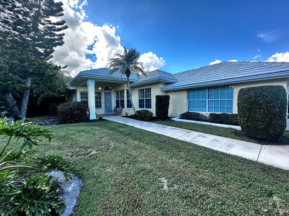 Port Saint Lucie, FL 34986,438 SW Fairway Vista