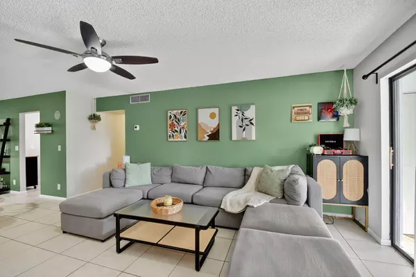 Boynton Beach, FL 33436,9815 Pineapple Tree DR 105