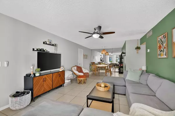 Boynton Beach, FL 33436,9815 Pineapple Tree DR 105