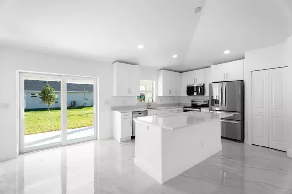 Port Saint Lucie, FL 34953,884 SW Thrift AVE